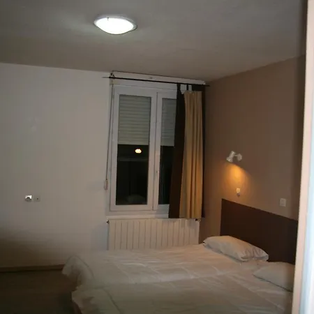 Hotel Le Bois Des Espeisses Nîmes Room photo